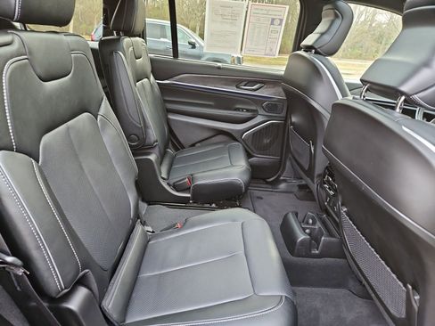 Used 2024 Jeep Grand Cherokee L Overland w/ Advanced Protech Group III image 17