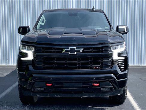 Used 2024 Chevrolet Silverado 1500 LT Trail Boss w/ LT Trail Boss Premium Package AWD/4WD image 3