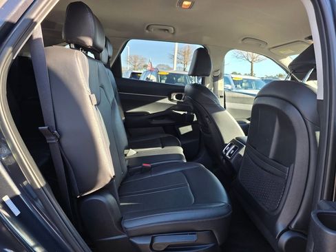 Used 2024 Kia Sorento S image 30