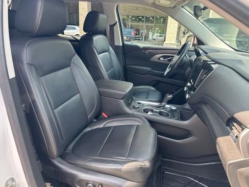 Used 2019 Chevrolet Traverse LT w/ LPO, Floor Liner Package FWD image 27