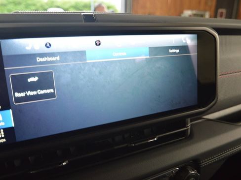 Used 2025 Jeep Gladiator Rubicon w/ Safety Group AWD/4WD image 40