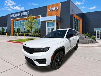 Used 2025 Jeep Grand Cherokee Altitude