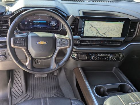 Used 2024 Chevrolet Silverado 2500 High Country w/ High Country Premium Package AWD/4WD image 17