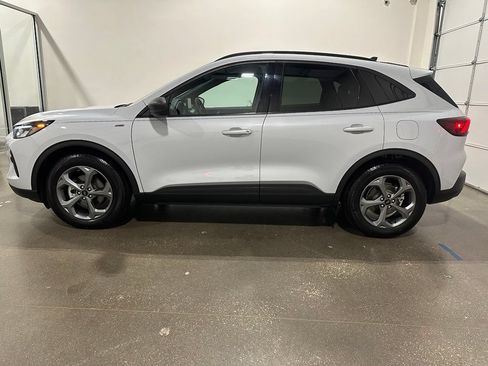 Used 2025 Ford Escape ST-Line FWD image 8