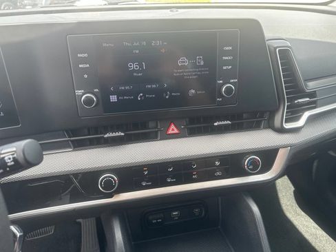 Used 2025 Kia Sportage LX FWD image 19