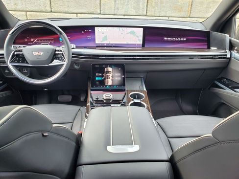 Certified 2025 Cadillac Escalade ESV Premium Luxury w/ Touring Package AWD/4WD image 20