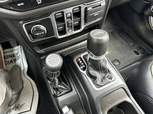 Certified 2025 Jeep Gladiator Sport AWD/4WD image 19