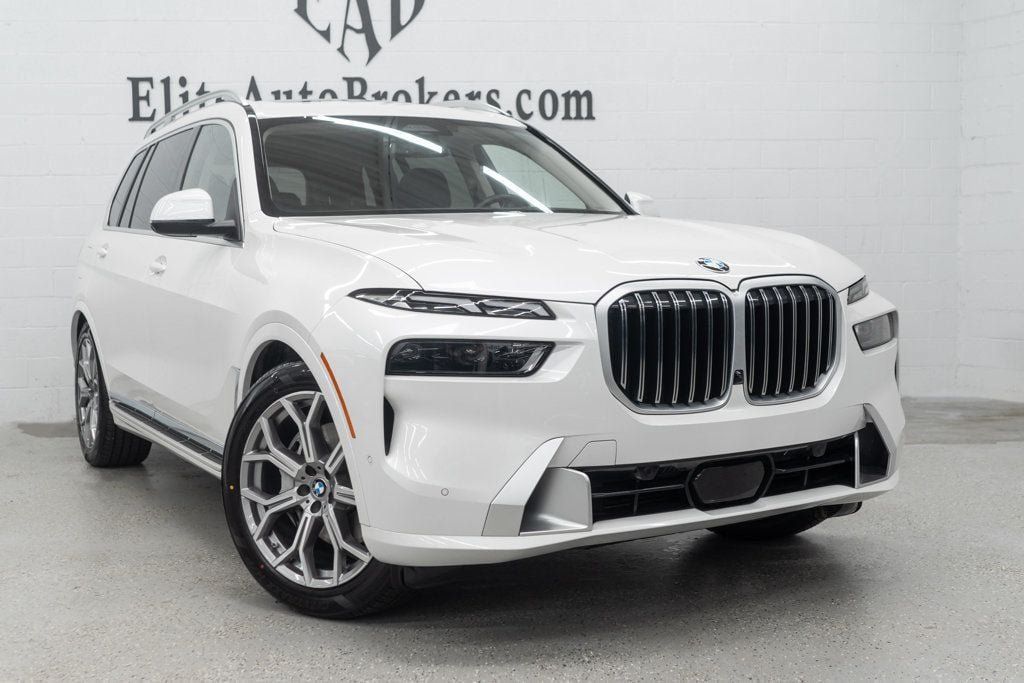 Used 2025 BMW X7 xDrive40i AWD/4WD image 6