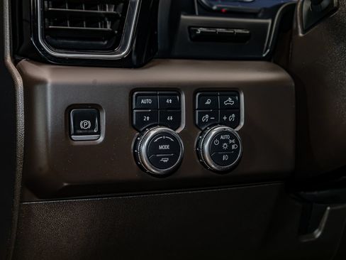 Used 2025 GMC Sierra 3500 Denali w/ Denali Reserve Package AWD/4WD image 20