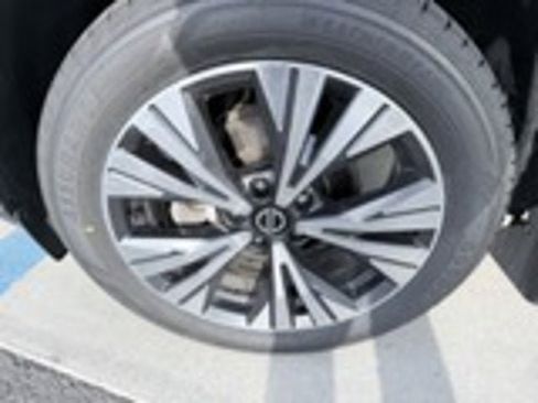 Certified 2021 Nissan Rogue SV image 18