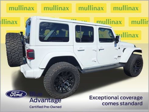 Used 2023 Jeep Wrangler Unlimited Sahara AWD/4WD image 3