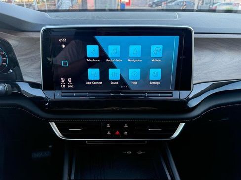 Used 2025 Volkswagen Atlas SE image 23