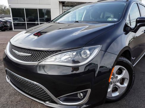 Used 2017 Chrysler Pacifica Touring-L Plus FWD image 52