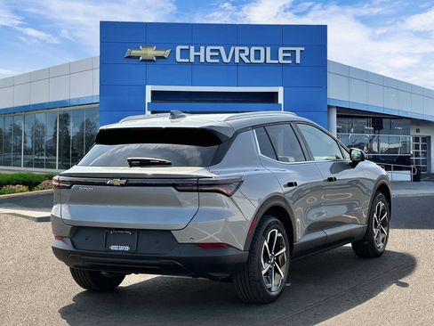 Used 2026 Chevrolet Equinox EV LT FWD image 4