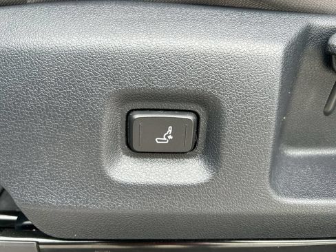 Used 2025 Toyota Tacoma SR5 RWD image 12
