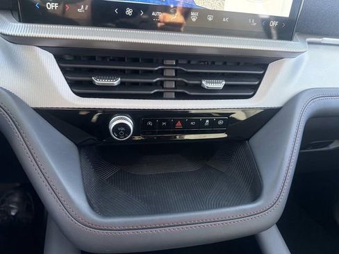 Certified 2025 Ford Explorer Active image 27