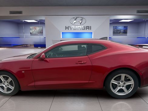 Used 2017 Chevrolet Camaro LT RWD image 7