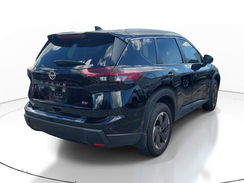 Used 2024 Nissan Rogue SV w/ SV Premium Package FWD image 9