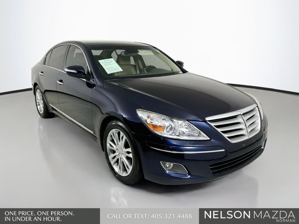 Used 2010 Hyundai Genesis 4.6 RWD image 3