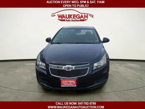 Used 2014 Chevrolet Cruze LT image 2