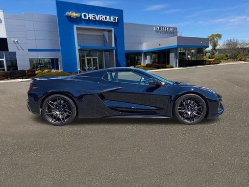 Used 2023 Chevrolet Corvette Z06 RWD image 25