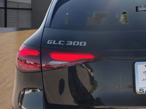 Used 2024 Mercedes-Benz GLC 300 image 18