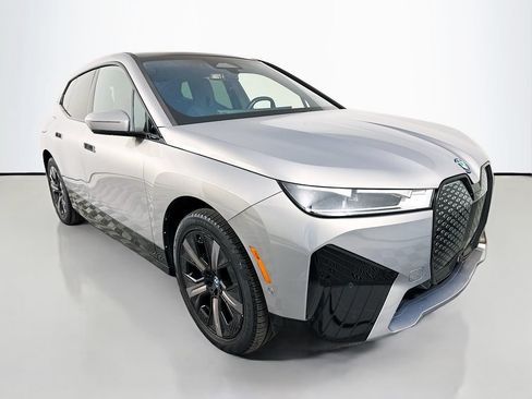 Used 2024 BMW iX xDrive50 w/ Sport Package AWD/4WD image 3