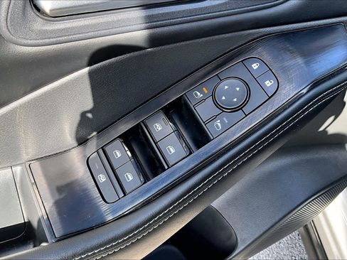 Certified 2025 Nissan Rogue SV image 35