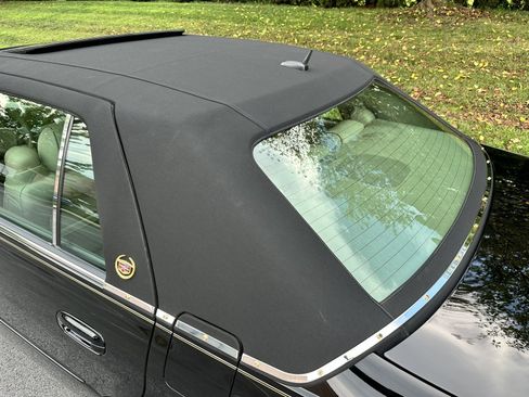 Used 2005 Cadillac De Ville w/ Limited Edition Package FWD image 91