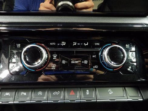 Used 2025 GMC Sierra 1500 AT4 w/ Technology Package image 62