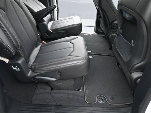 New 2026 Chrysler Pacifica Select image 36