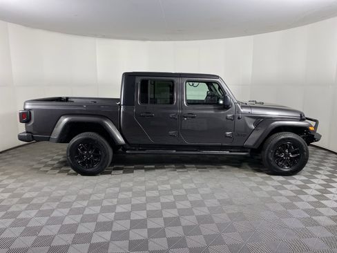 Used 2022 Jeep Gladiator Sport image 5