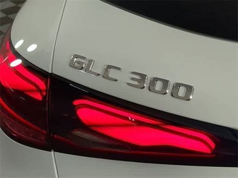 Used 2026 Mercedes-Benz GLC 300 4MATIC image 11