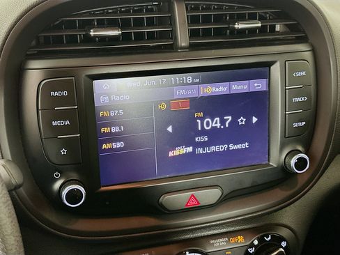 Used 2023 Kia Soul LX w/ Option Group 015 FWD image 21