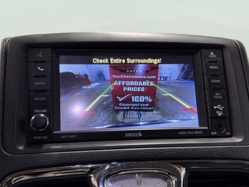 Used 2014 Chrysler Town & Country Touring-L FWD image 28