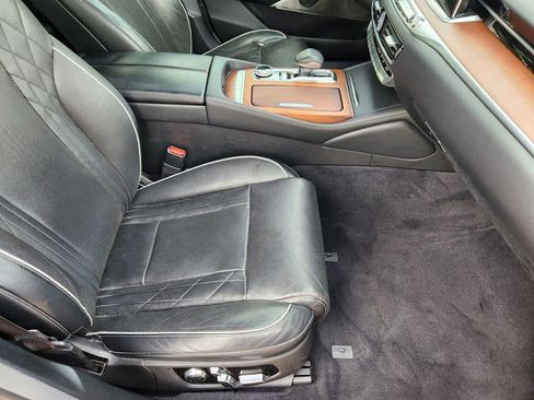 Used 2019 Kia K900 Luxury AWD/4WD image 12