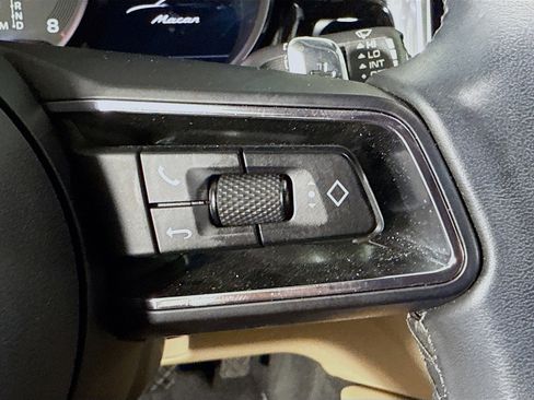 Used 2023 Porsche Macan image 15