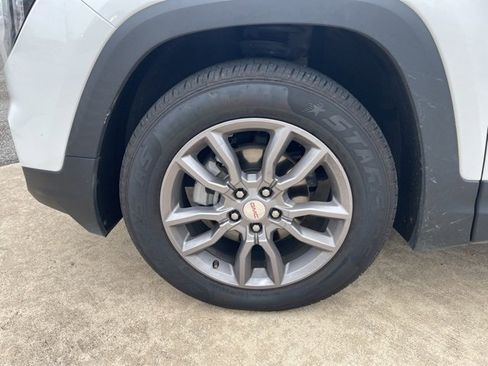 Used 2024 GMC Terrain SLT image 4