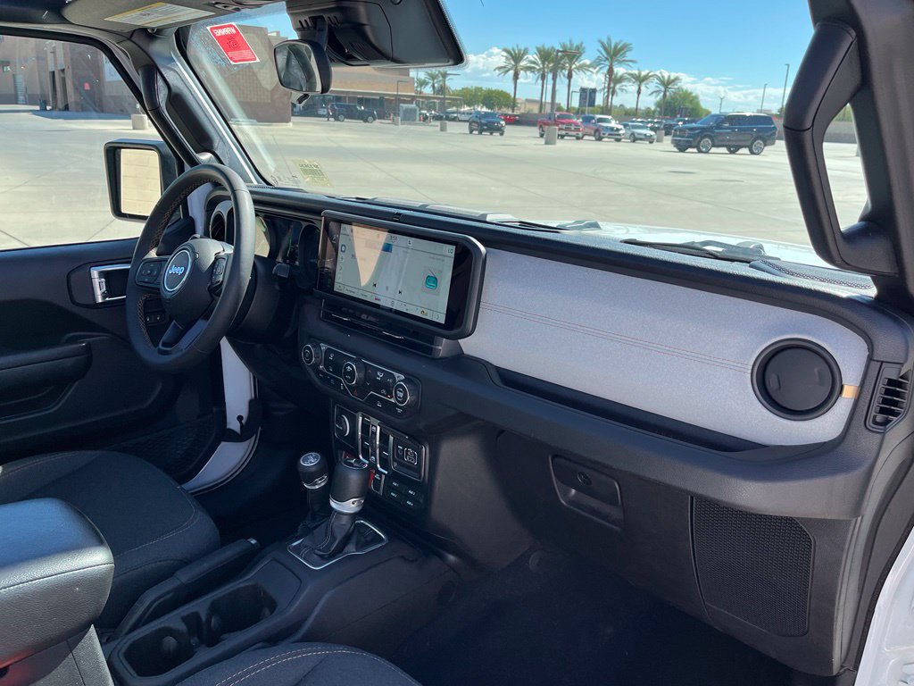 Used 2024 Jeep Wrangler Unlimited AWD/4WD image 15