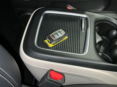 Used 2024 Chrysler Pacifica Touring-L image 16