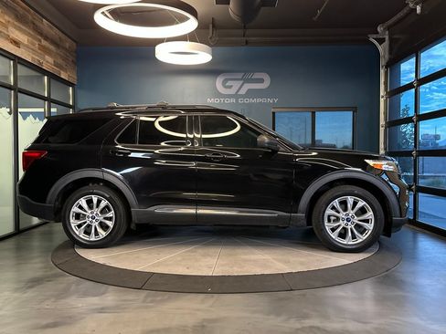 Used 2020 Ford Explorer XLT w/ Equipment Group 202A AWD/4WD image 2