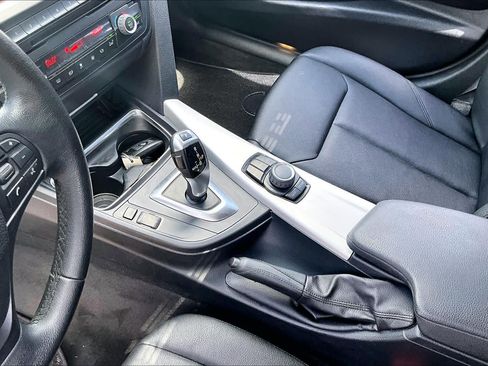 Used 2013 BMW 320i Sedan RWD image 17