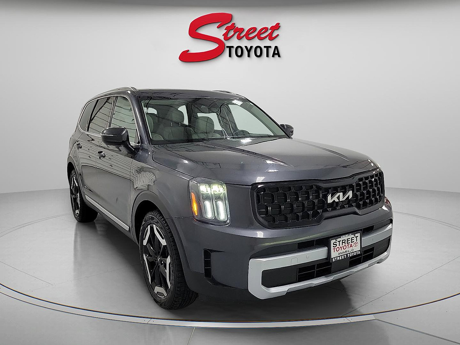 Used 2024 Kia Telluride EX w/ EX Captain's Chair Package AWD/4WD image 5