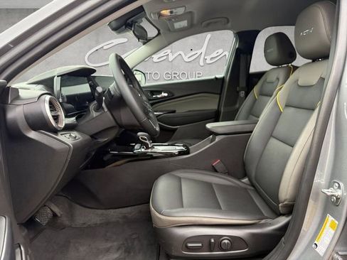 Used 2025 Chevrolet Trax ACTIV FWD image 19