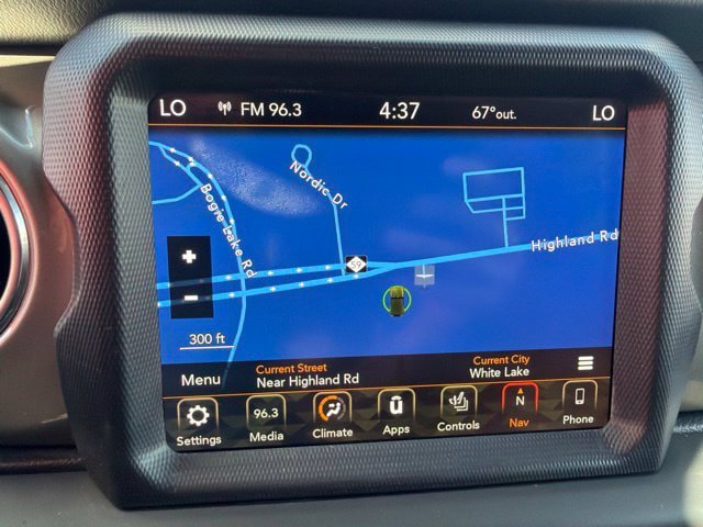 Used 2018 Jeep Wrangler Unlimited Sahara w/ Uconnect 4C Nav & Sound Group AWD/4WD image 24