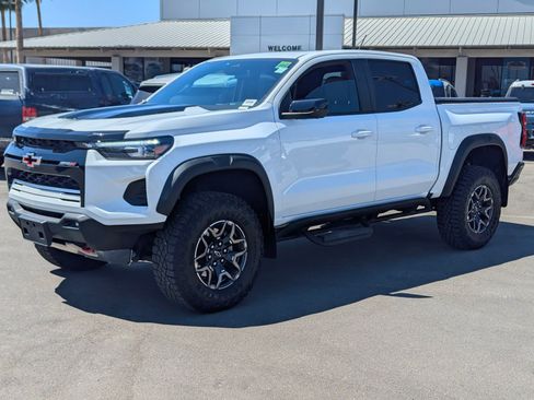 Used 2025 Chevrolet Colorado ZR2 w/ Technology Package AWD/4WD image 5