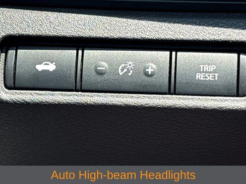 Used 2024 Nissan Altima 2.5 SV FWD image 11