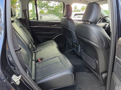 Used 2023 Jeep Grand Cherokee 4WD 4xe w/ Luxury Tech Group II image 15