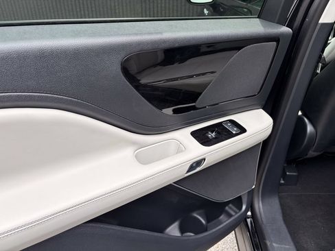 Used 2026 Lincoln Aviator AWD image 17