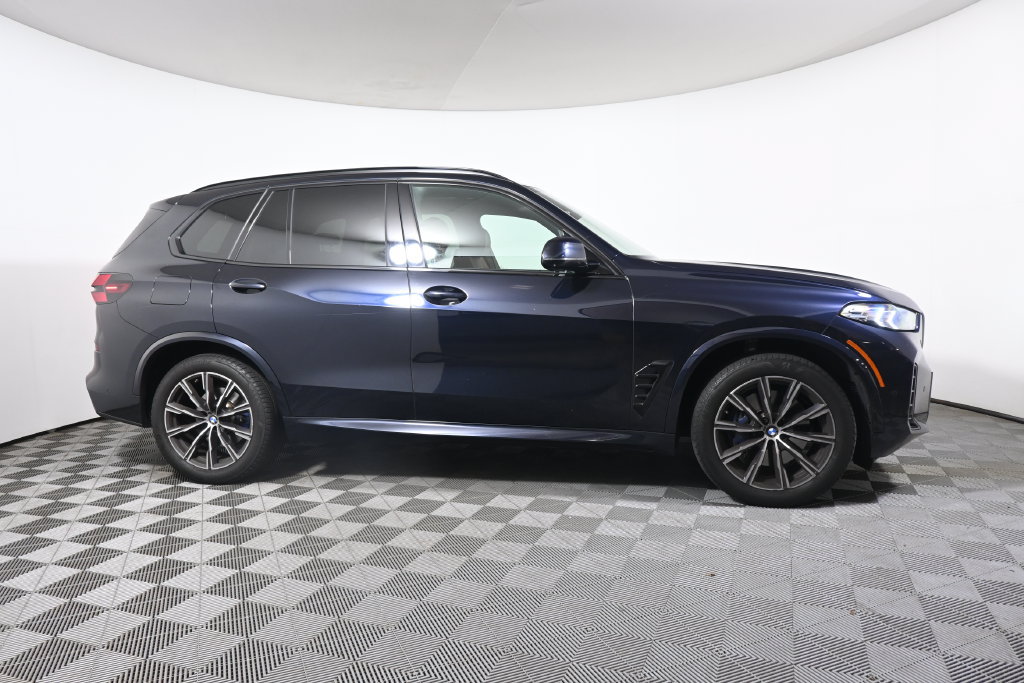 Used 2024 BMW X5 xDrive40i w/ M Sport Package AWD/4WD image 8